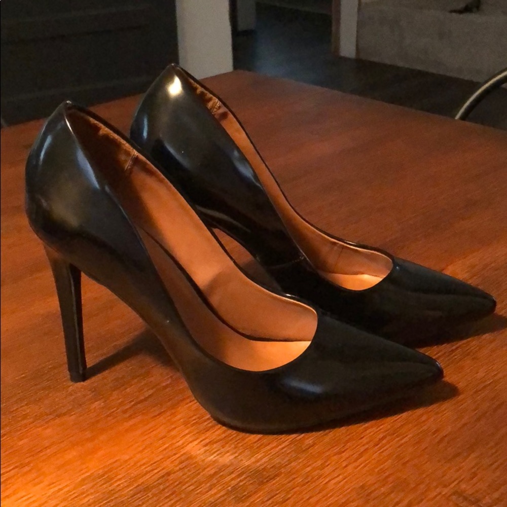 SM NEW YORK Black Patent Leather Heels